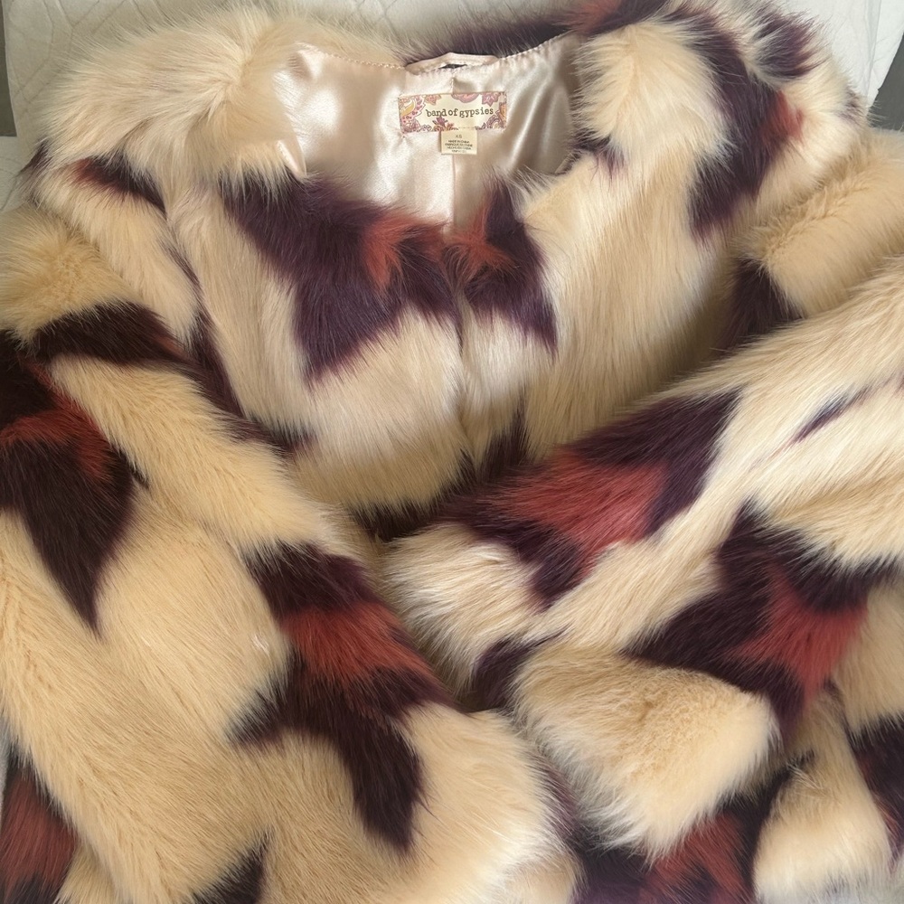 BAND OF GYPSIES Stars Faux Fur Jacket NWOT Pink, Purple, Ivory size XS